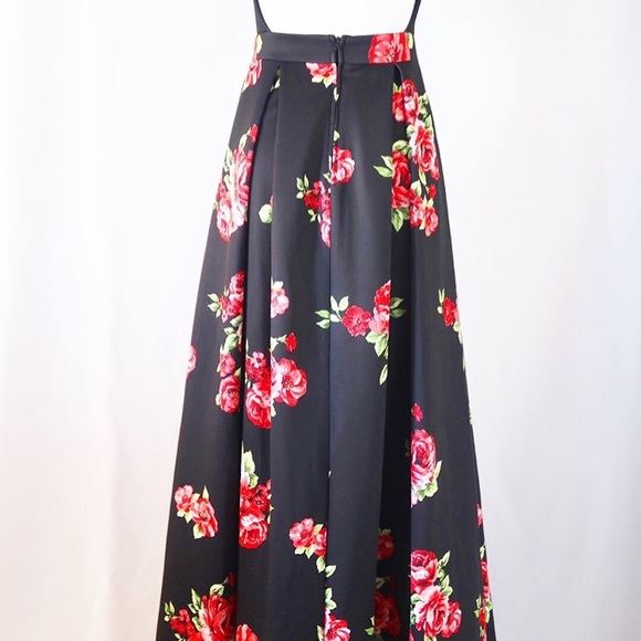 Red Roses Gown - Picture 7 of 8